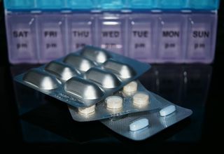 乙型脑炎科普与栓剂治疗 症状识别与用药解析