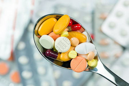 药品剂型解析 片剂与栓剂的特点与应用